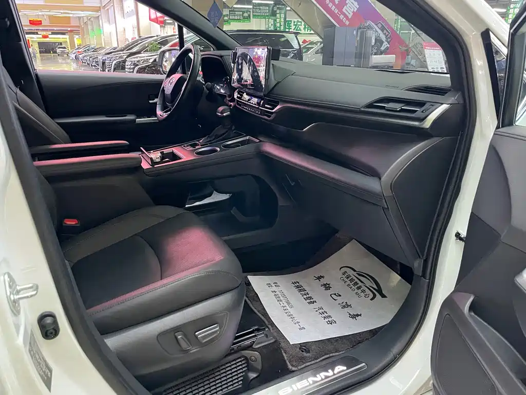 Toyota Sienna — миниатюра 9