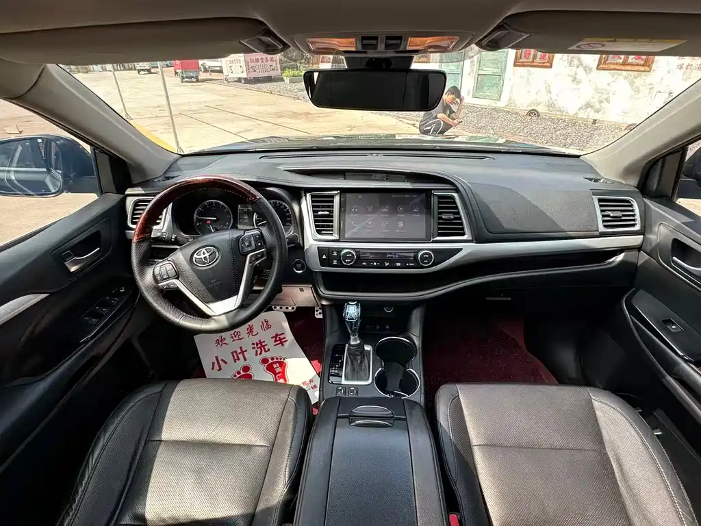 Toyota Highlander 2021 2.0T Luxury 7 мест