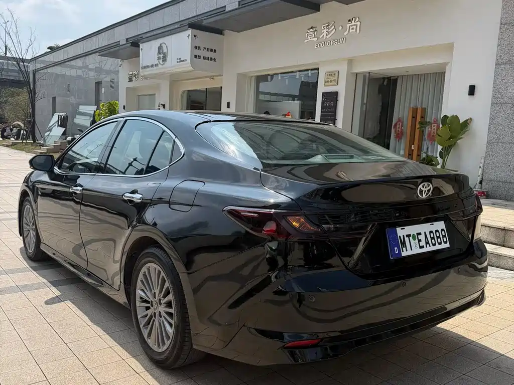 TOYOTA CAMRY