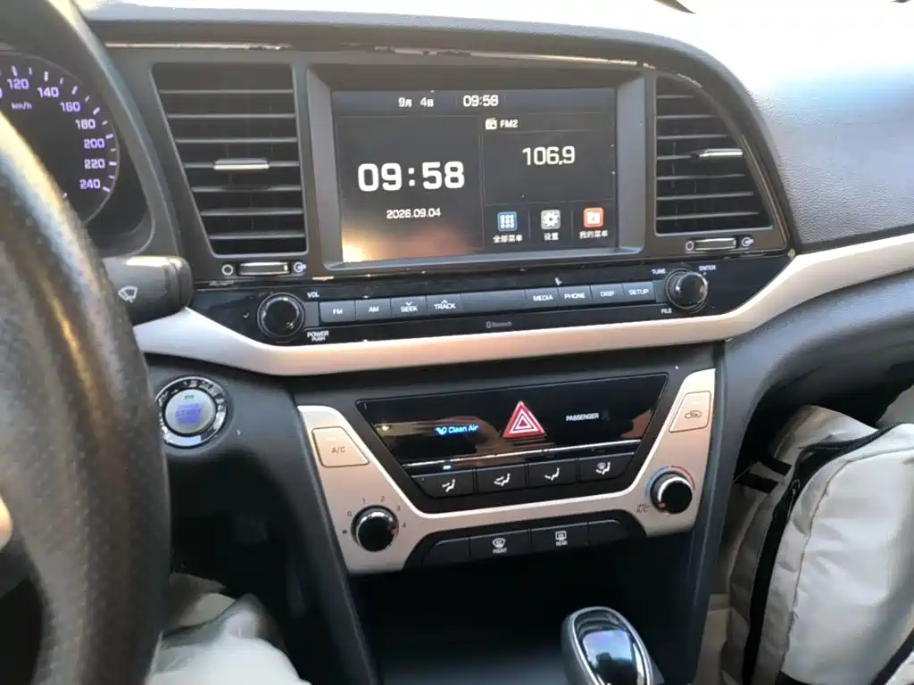 Hyundai Elantra — миниатюра 13