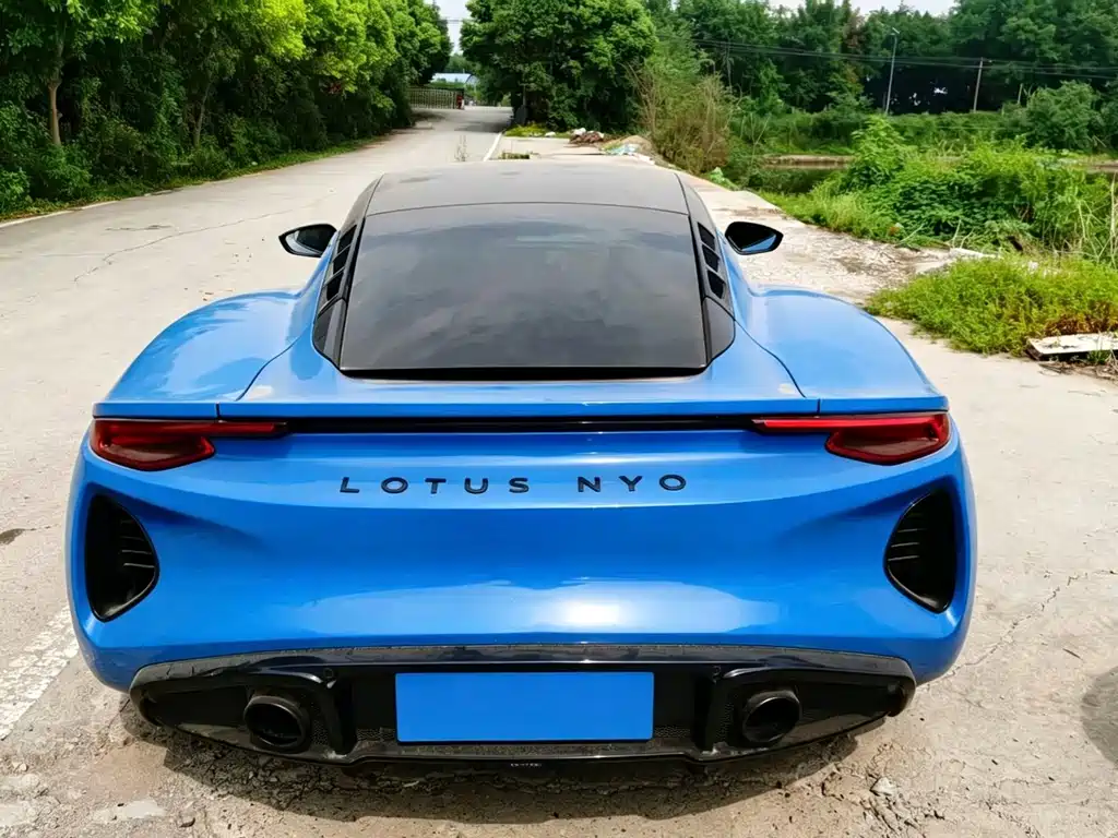Lotus Emira — миниатюра 4