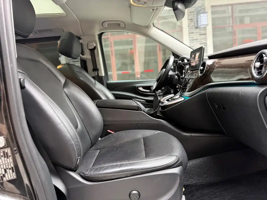 MERCEDES-BENZ V CLASS