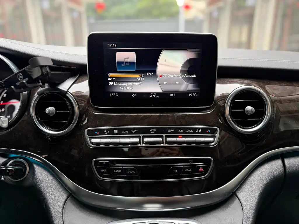 MERCEDES-BENZ V CLASS