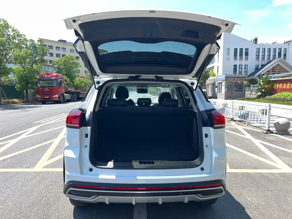 Geely Boyue — миниатюра 19