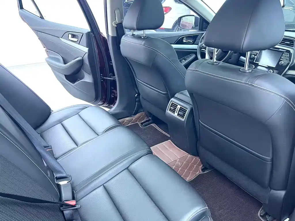 Nissan Cima — миниатюра 9
