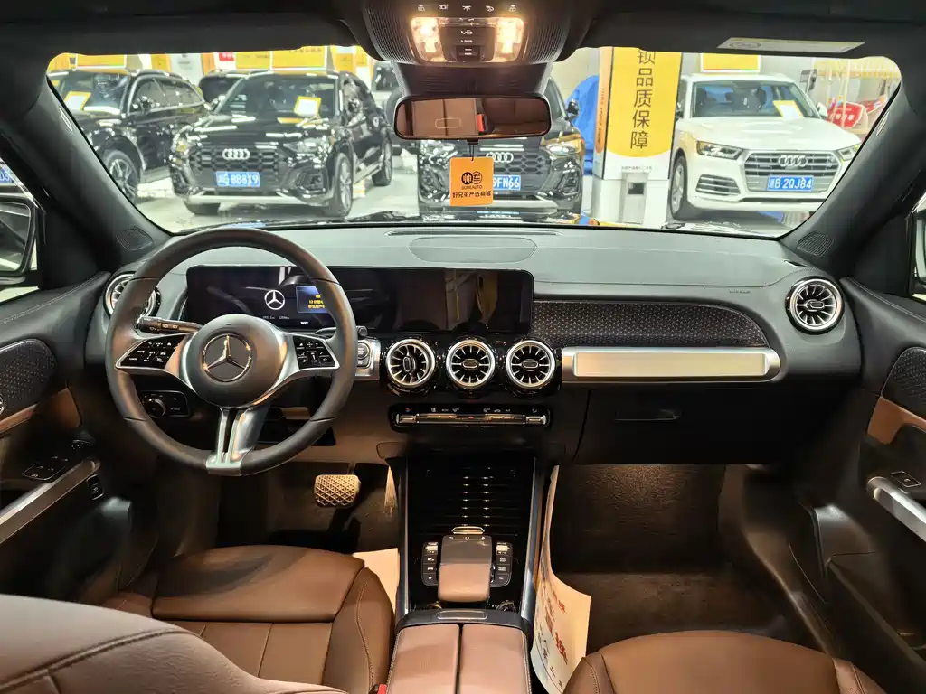 Mercedes-Benz GLB — миниатюра 11