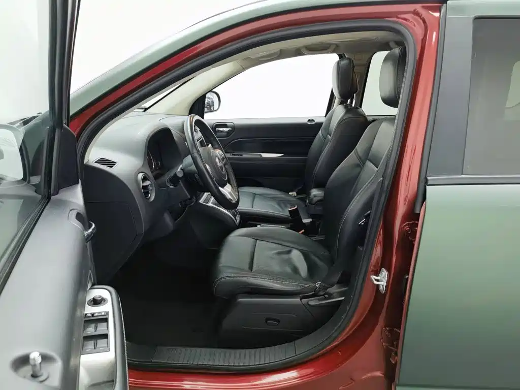 Jeep Compass (Import) — миниатюра 10