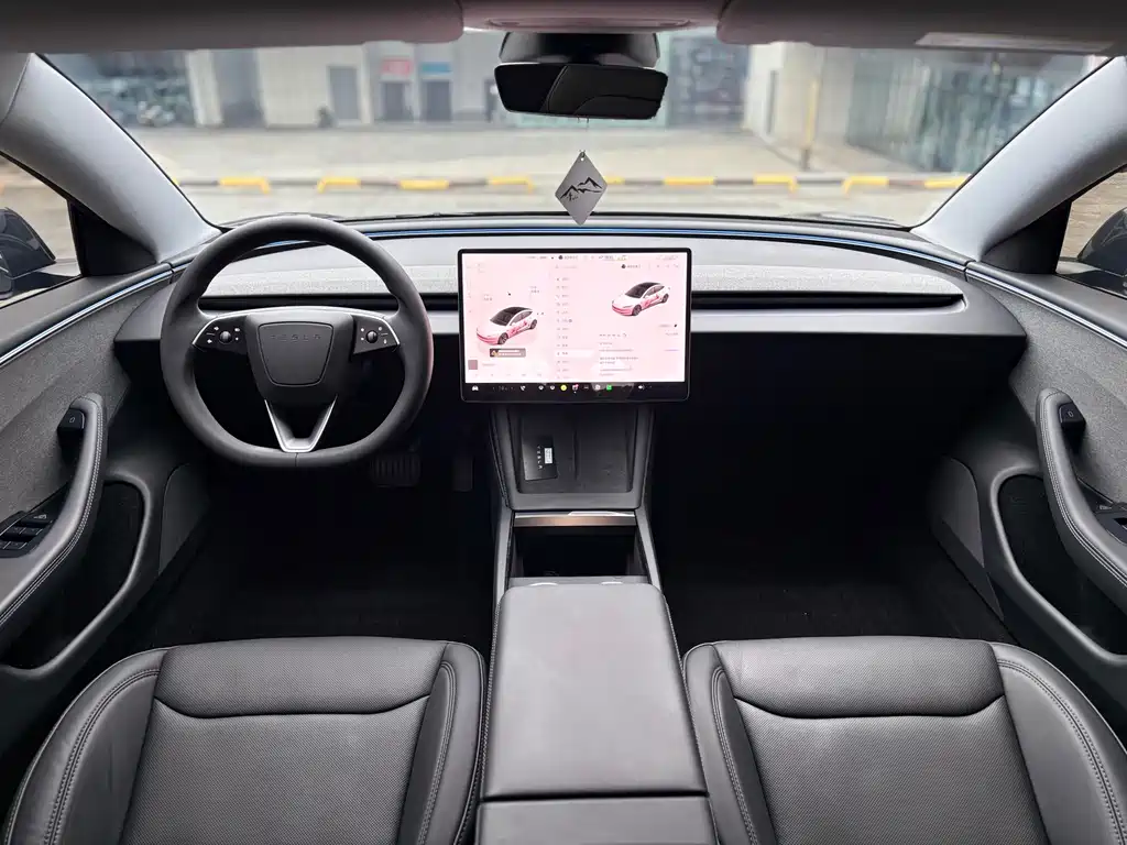 Tesla Model 3 — миниатюра 5