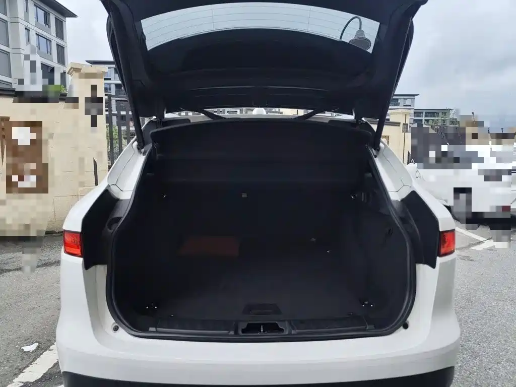 Jaguar F-PACE — миниатюра 10