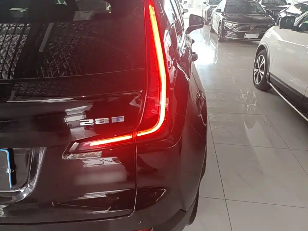 Cadillac XT4 — миниатюра 8