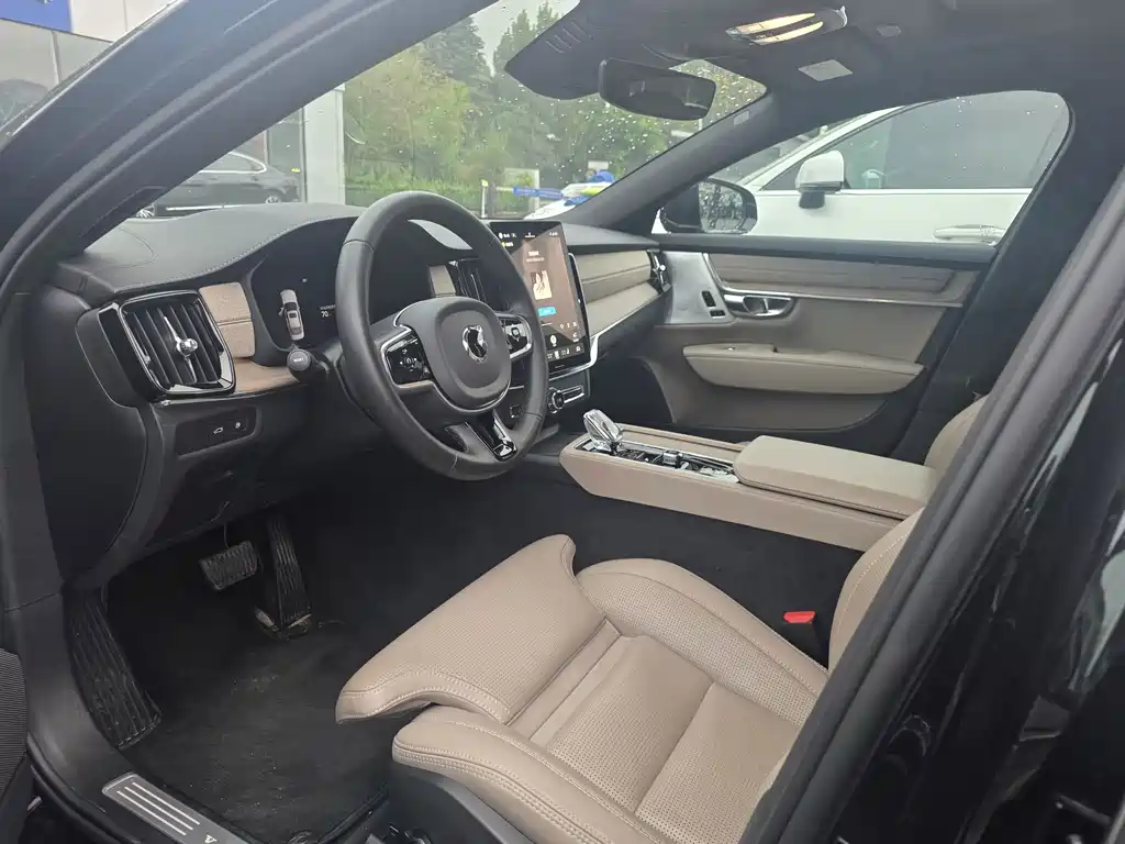 Volvo S90 PHEV — миниатюра 10