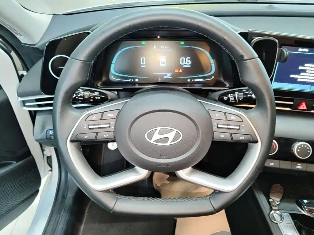 Hyundai Elantra — миниатюра 11