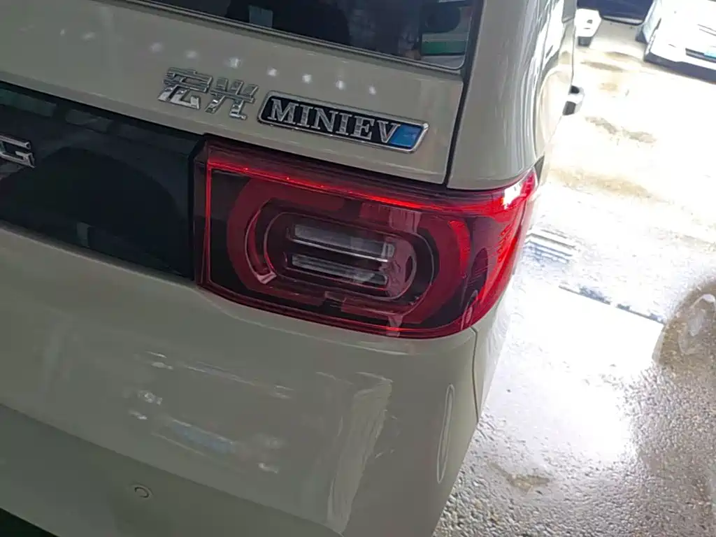 Wuling MINIEV — миниатюра 8