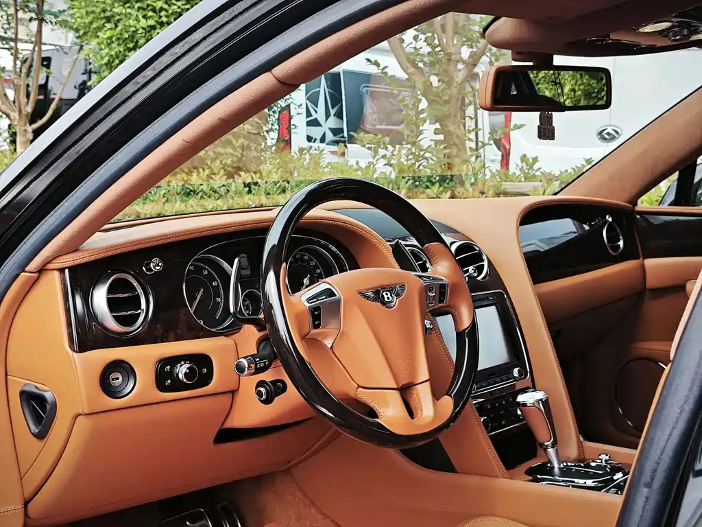 Bentley Flying Spur — миниатюра 10