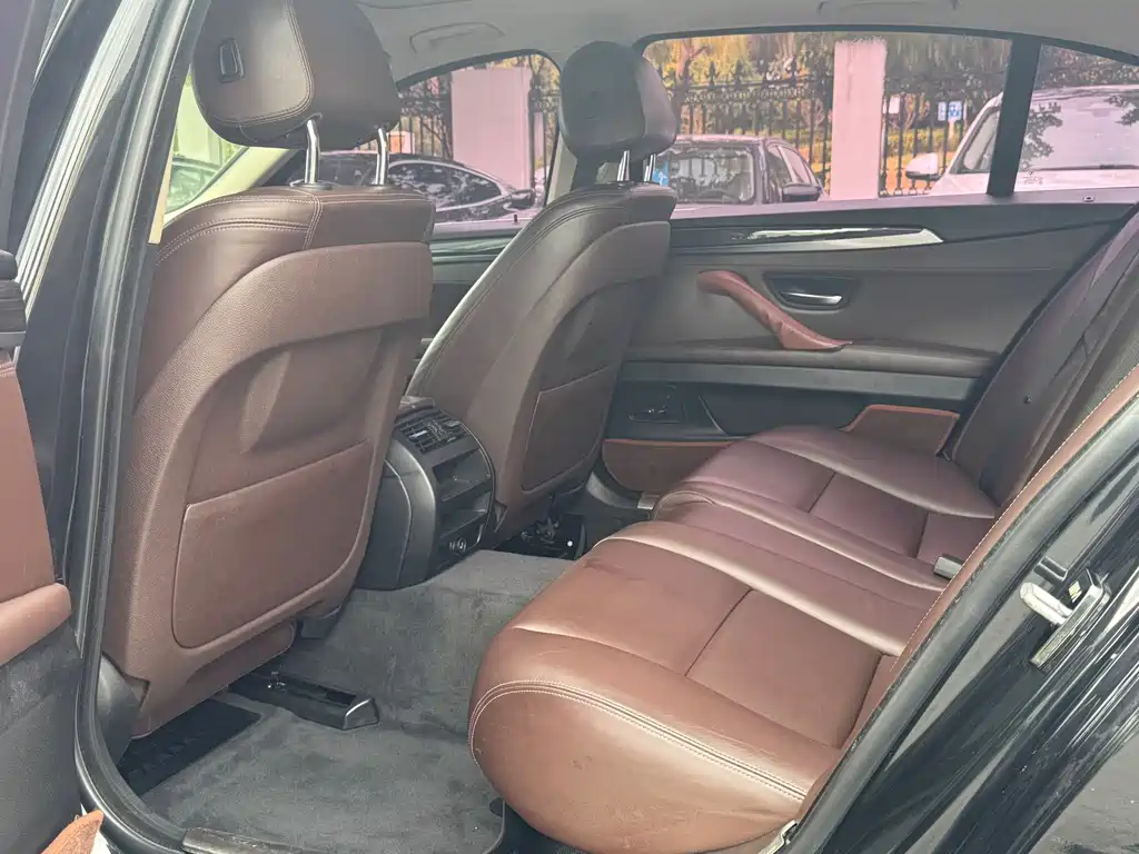 BMW 5 Series — миниатюра 11