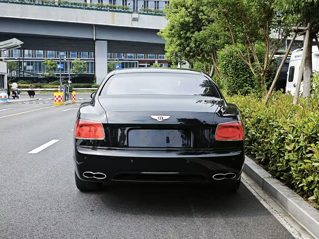 Bentley Flying Spur — миниатюра 7