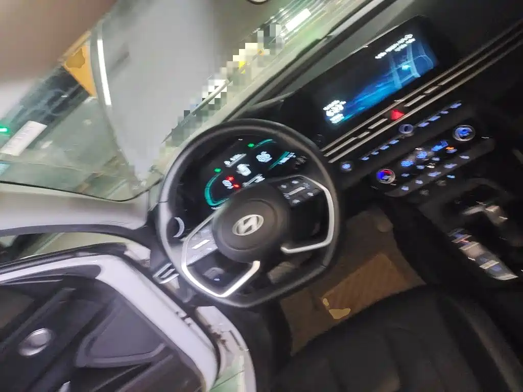 Hyundai Elantra — миниатюра 6