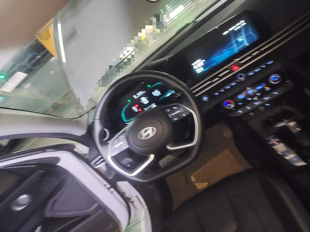 Hyundai Elantra 1.5 л 2024 г. Белый, пробег 20200 км