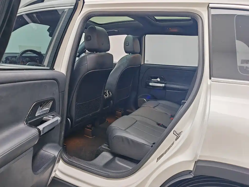 Mercedes-Benz GLB — миниатюра 17