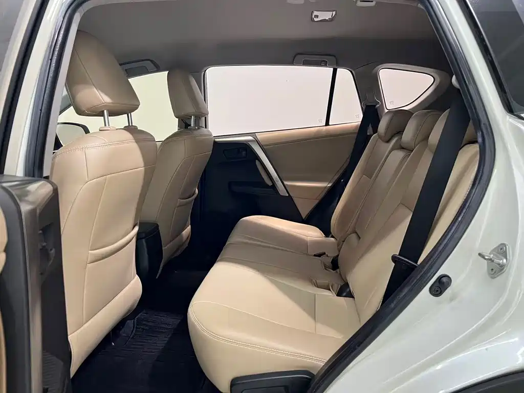 Toyota RAV4 — миниатюра 5
