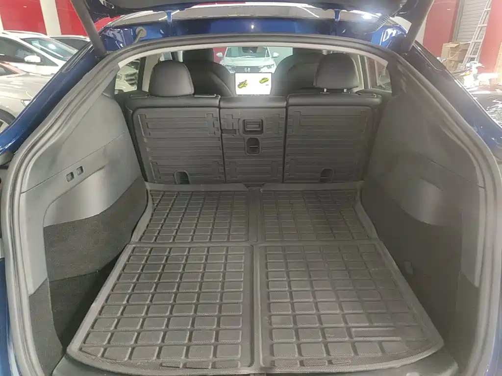 Tesla Model Y — миниатюра 19
