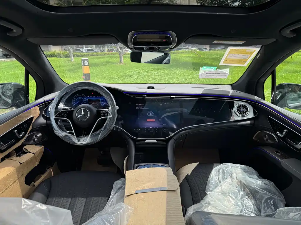 Mercedes-Benz EQS SUV — миниатюра 17