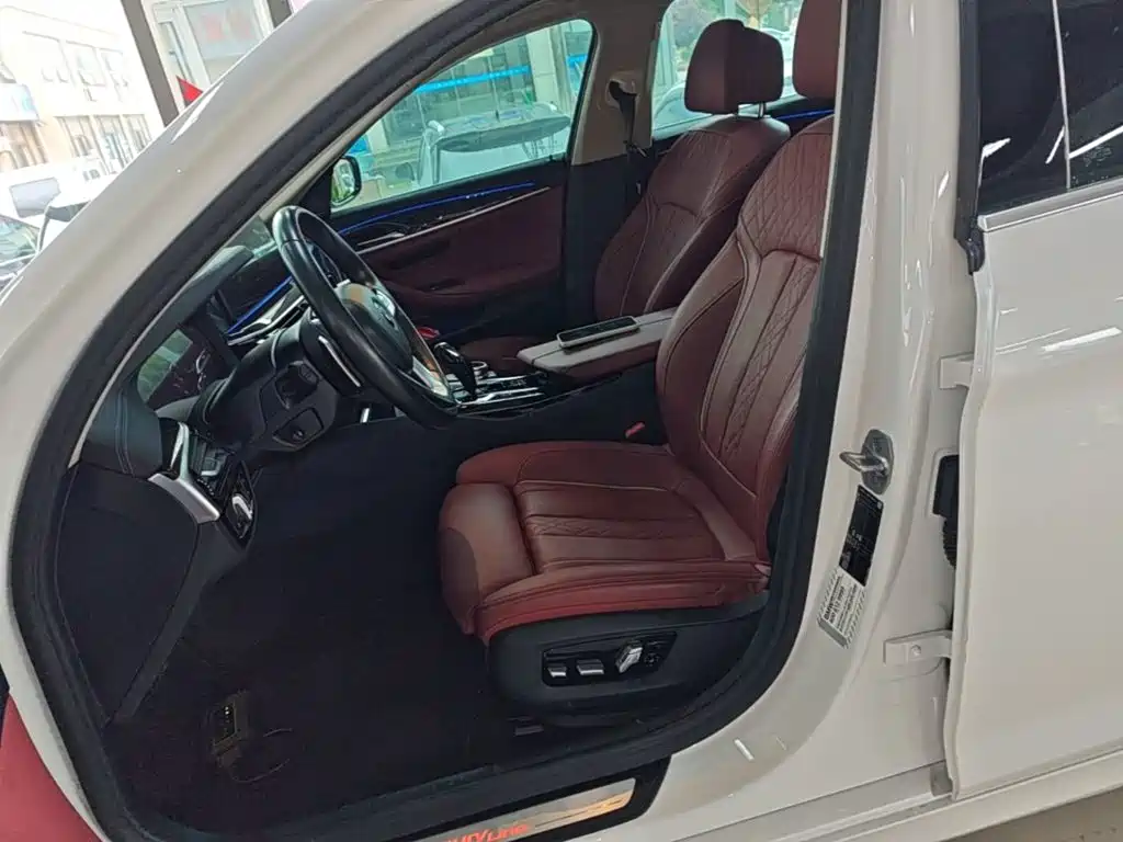 BMW 5 Series — миниатюра 15