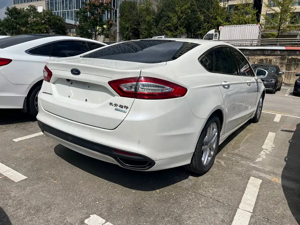 Ford Mondeo — миниатюра 7