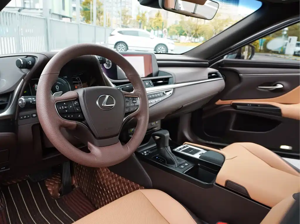 Lexus ES — миниатюра 9