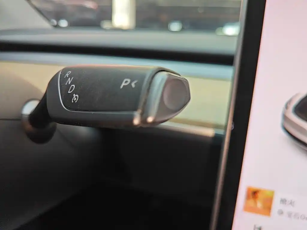 Tesla Model Y — миниатюра 14
