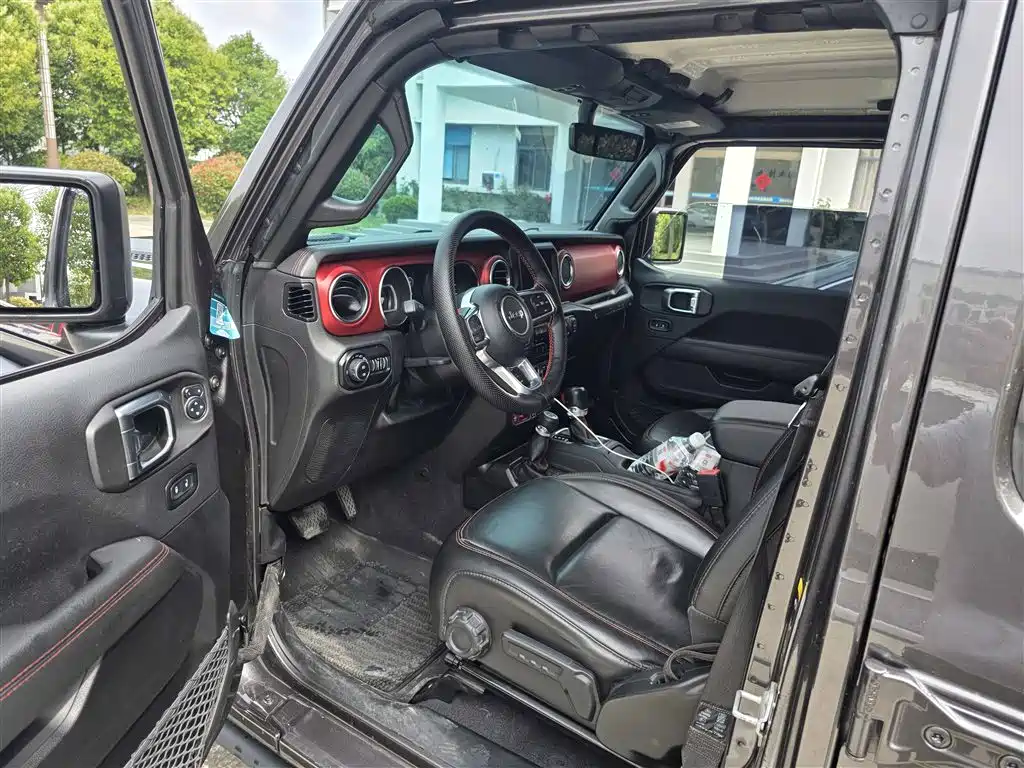 Jeep Wrangler - фото 3