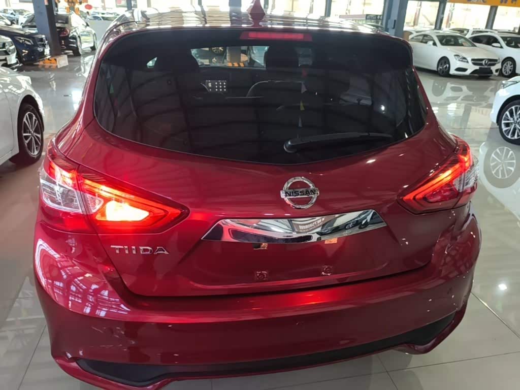 Nissan Tiida 1.6 л 2022 г. красный/фиолетовый, пробег 25200 км