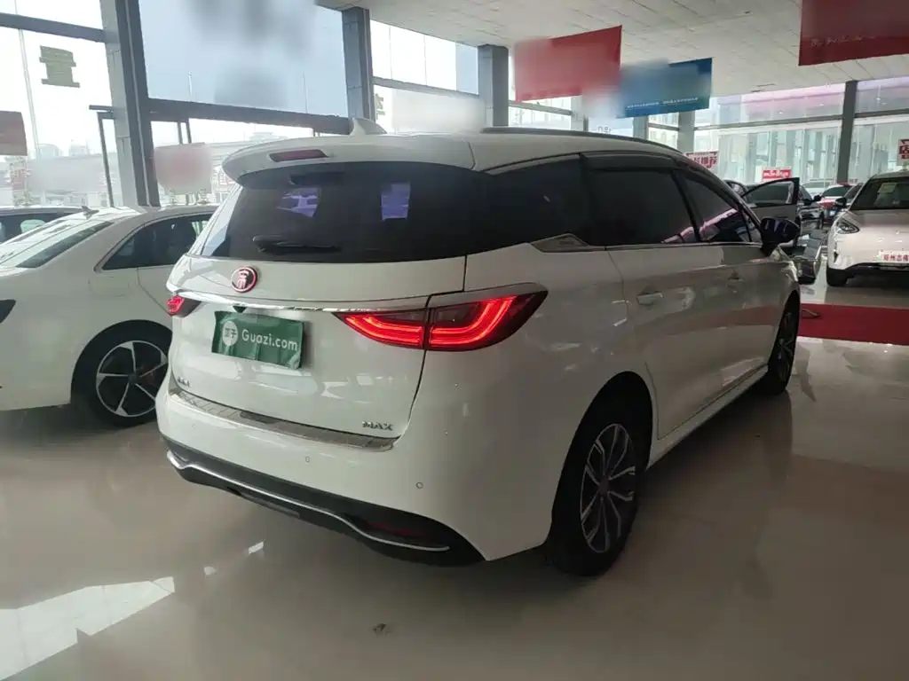 BYD MAX — миниатюра 7