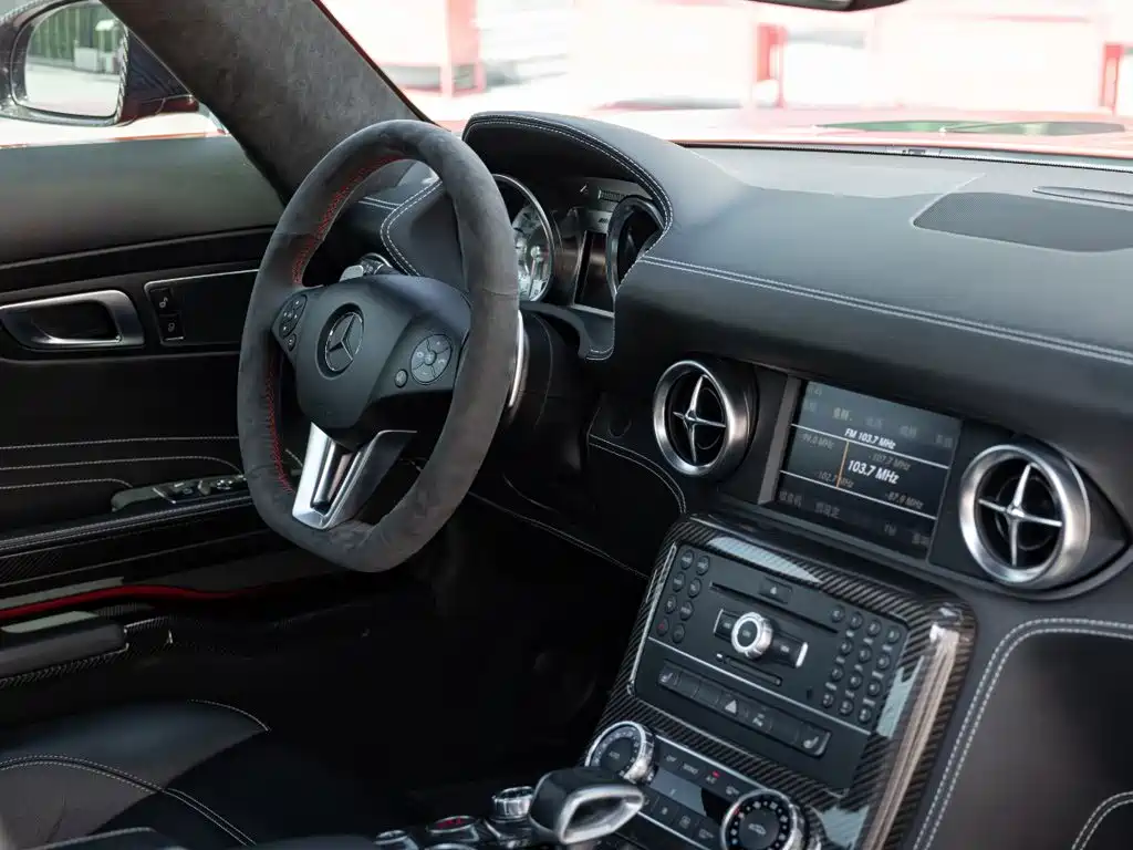 Mercedes-Benz SLS AMG — миниатюра 11