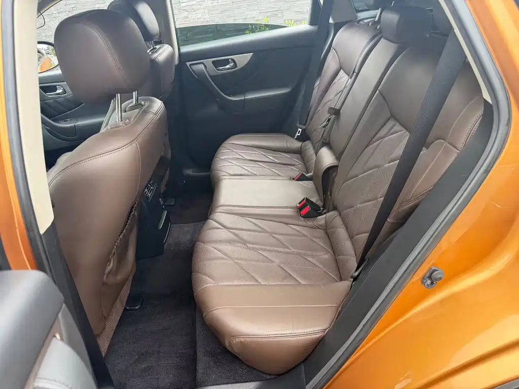Infiniti QX70 — миниатюра 12