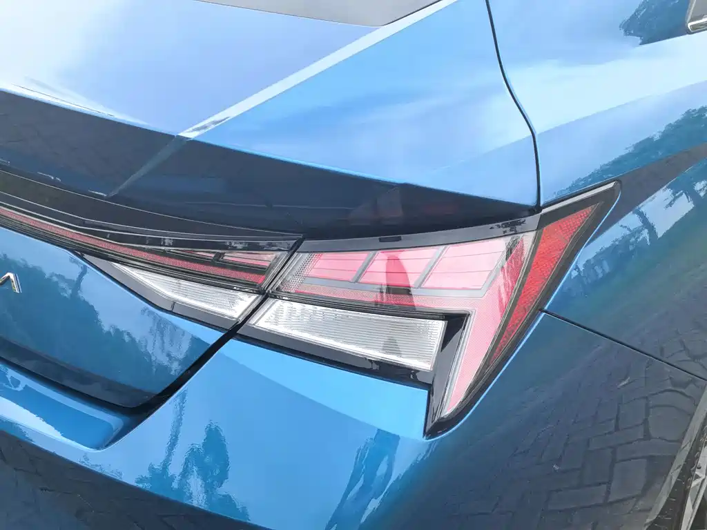 Hyundai Elantra — миниатюра 9