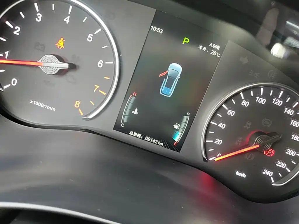 BYD MAX — миниатюра 12