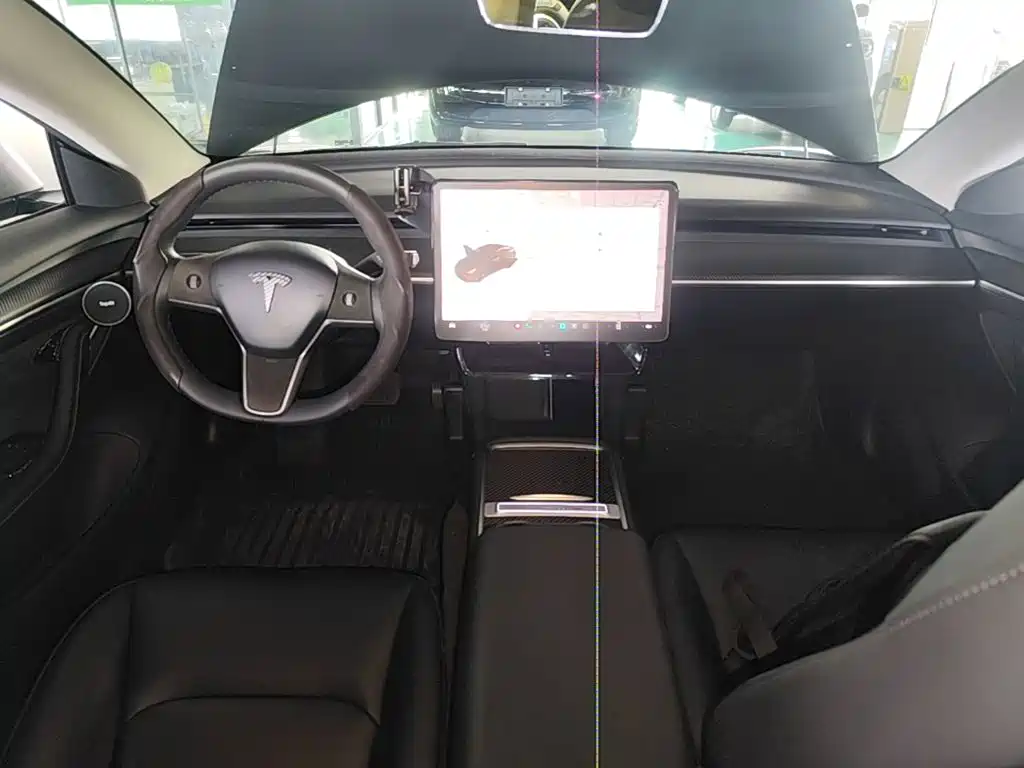 Tesla Model 3 — миниатюра 10