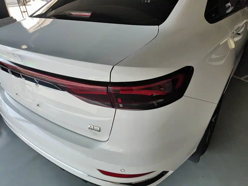 Geely Emgrand — миниатюра 8