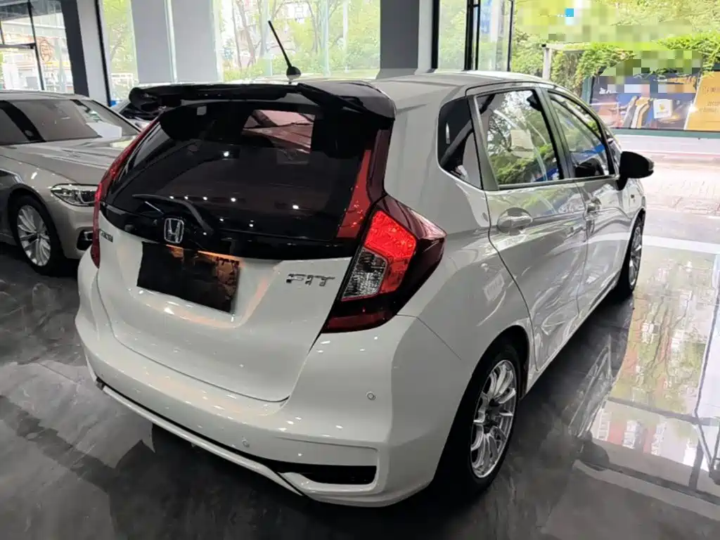 Honda Fit — миниатюра 7