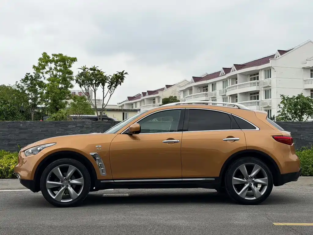 Infiniti QX70 — миниатюра 7