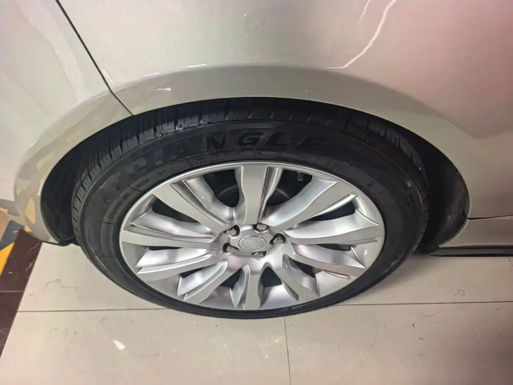 Land Rover Range Rover — миниатюра 3