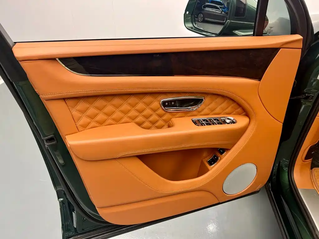 Bentley Bentayga — миниатюра 11