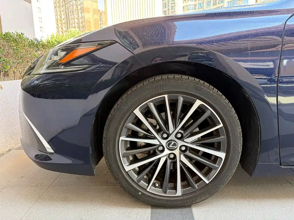 Lexus ES — миниатюра 11
