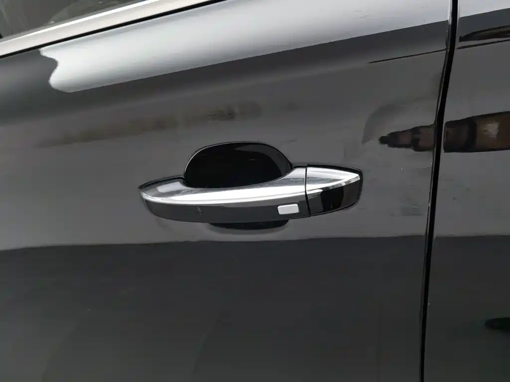 Roewe RX8 — миниатюра 18