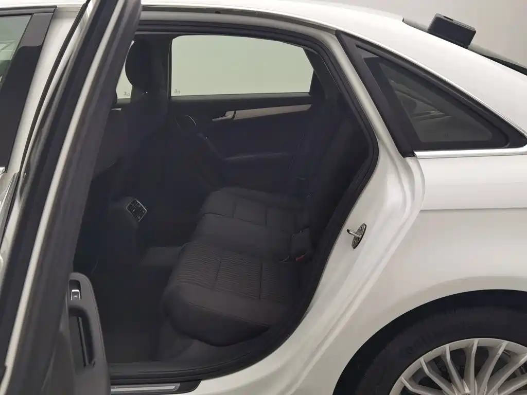 Audi A4L — миниатюра 15