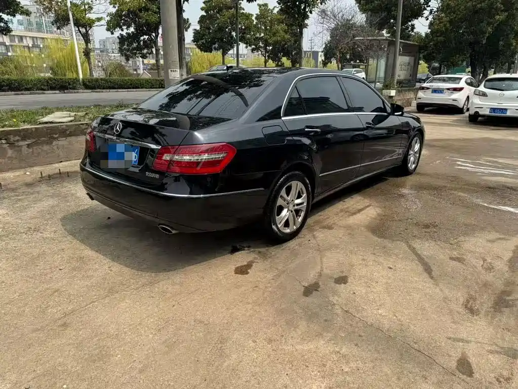 Mercedes-Benz E-Class — миниатюра 5
