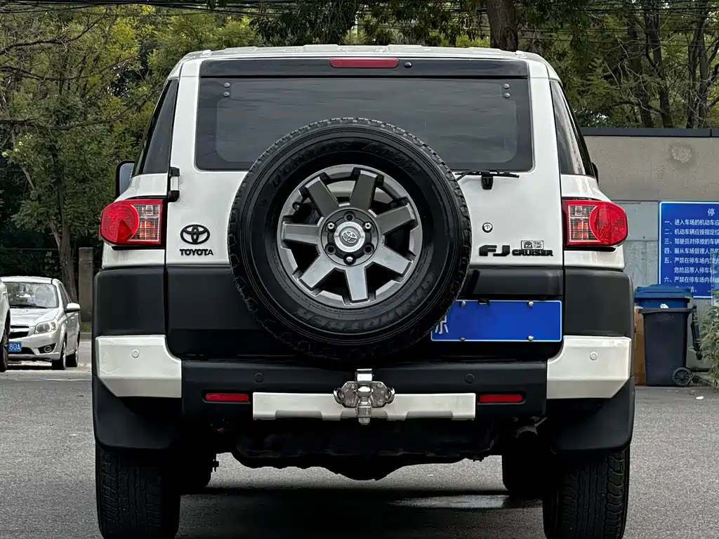 Toyota FJ Cruiser — миниатюра 11