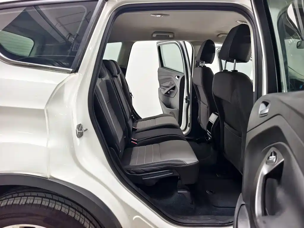 Ford Kuga — миниатюра 15