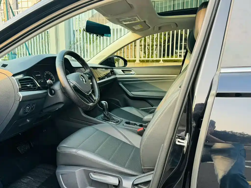 Volkswagen Lavida — миниатюра 4